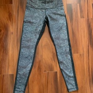 Black pattern lululemon leggings size 8